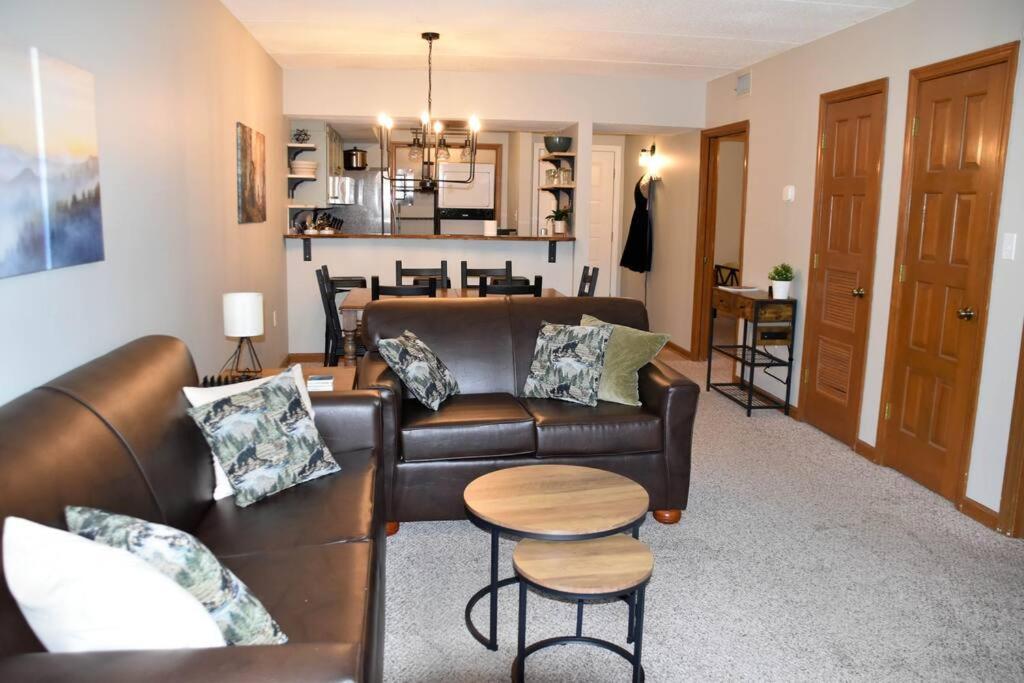 Cozy Mountain Getaway! Mountain Views! 2 Bed, 2 Bath, Sleeps 6 Apartment Гетлинбург Екстериор снимка