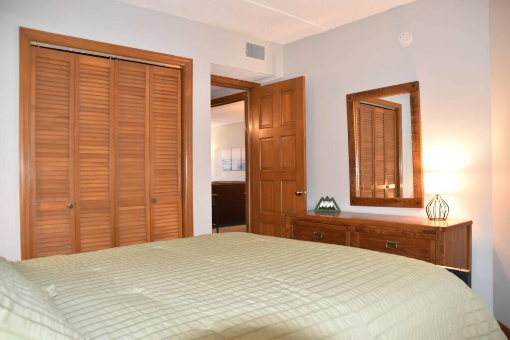 Cozy Mountain Getaway! Mountain Views! 2 Bed, 2 Bath, Sleeps 6 Apartment Гетлинбург Екстериор снимка