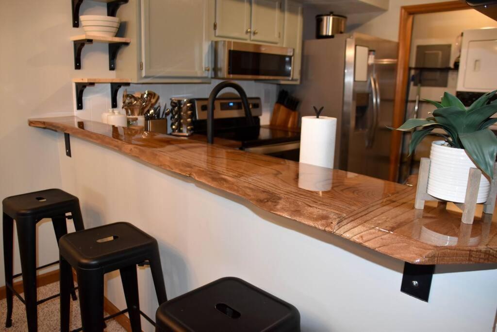 Cozy Mountain Getaway! Mountain Views! 2 Bed, 2 Bath, Sleeps 6 Apartment Гетлинбург Екстериор снимка