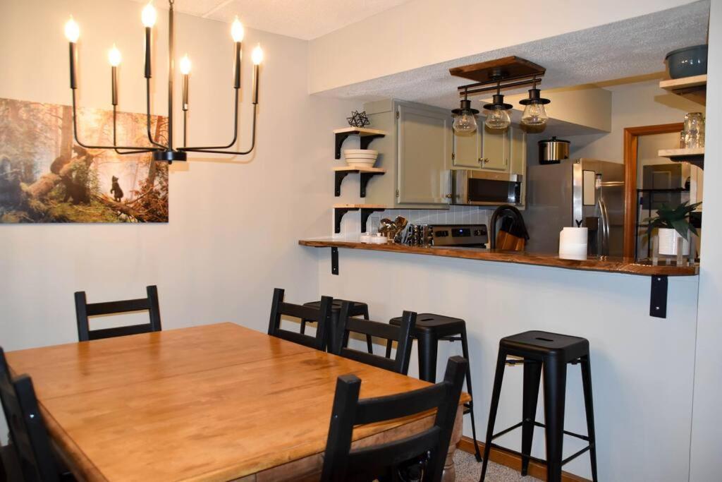 Cozy Mountain Getaway! Mountain Views! 2 Bed, 2 Bath, Sleeps 6 Apartment Гетлинбург Екстериор снимка